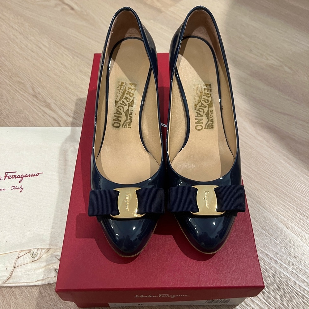 Salvatore Ferragamo Carla 70mm Navy Leather Pump size 6